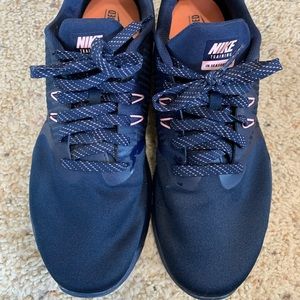 Women’s Nike shoe size 8